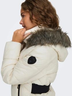 Chaqueta corta con capucha con pelo Only Birch