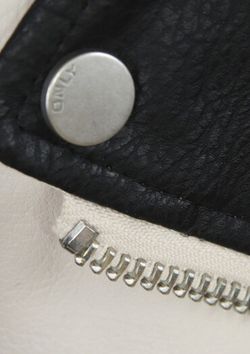 Chaqueta corta polipiel combinada Only Pumice Stone