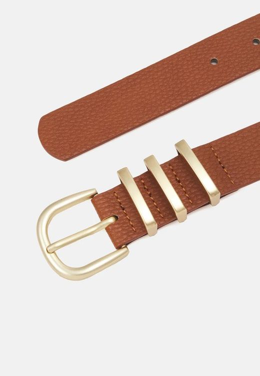 Cinturón básico de PU con hebilla dorada Pieces Cognac