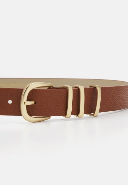 Cinturón básico de PU con hebilla dorada Pieces Cognac