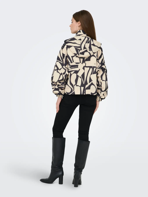 Cortavientos corto con estampado abstracto Only Nomad