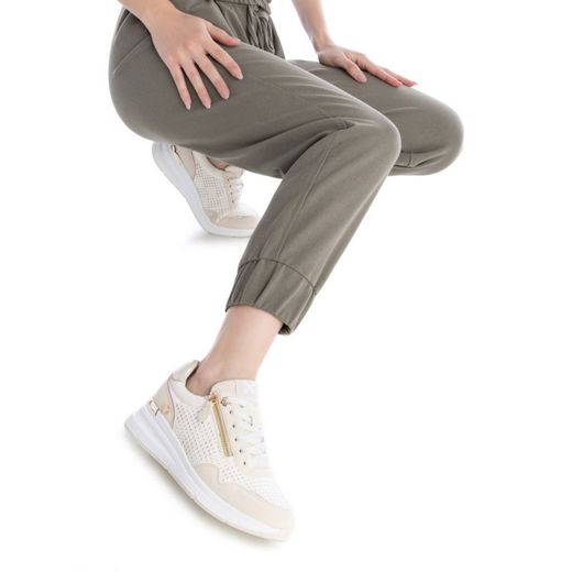 Deportivo con cordones y con detalle cremallera Xti Beige