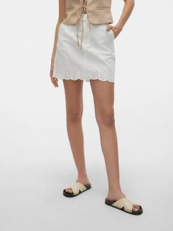Falda corta con bordado floral Vero Moda Snow White