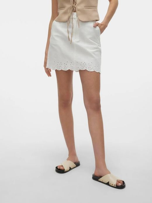 Falda corta con bordado floral Vero Moda Snow White