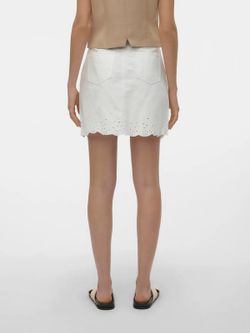 Falda corta con bordado floral Vero Moda Snow White