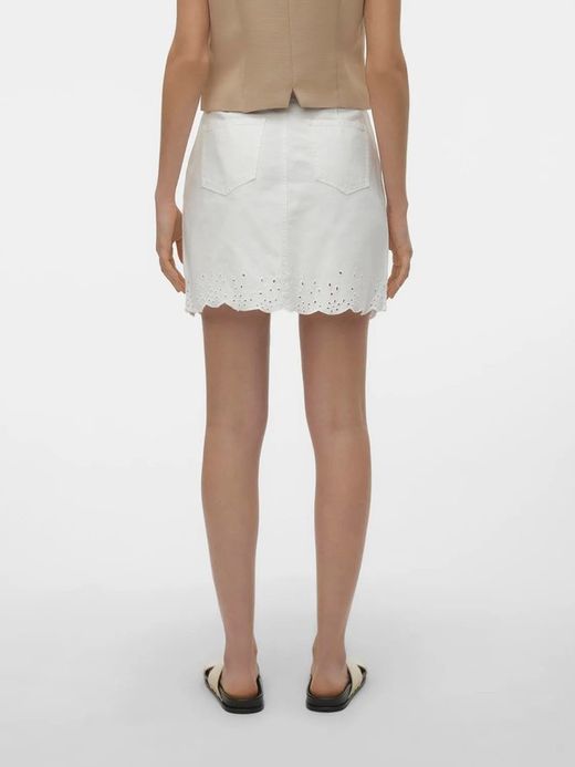 Falda corta con bordado floral Vero Moda Snow White