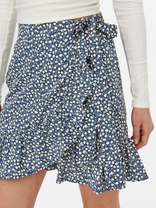 Falda corta con estampado floral Only Blue