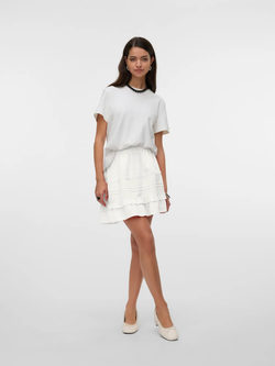 Falda corta con volantes Vero Moda Snow White