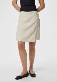 Falda corta cruzada Pieces Birch