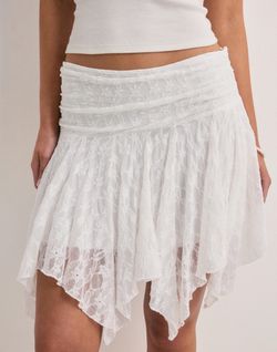 Falda corta de encaje Pieces Bright White
