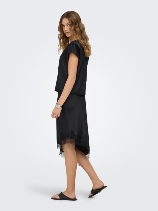 Falda midi de raso asimétrica y con puntillas Only Black