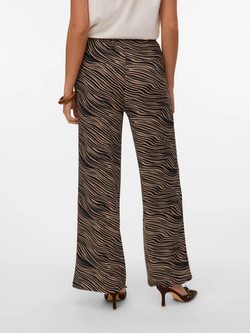 Pantalón ancho con estampado animal print Vero Moda Black