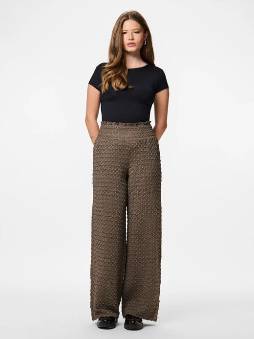 Pantalón con goma de arrugado relieve Pieces Falcon