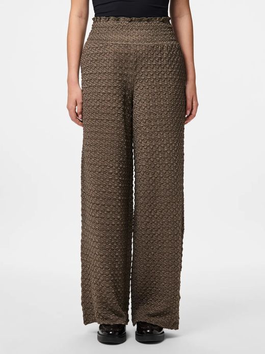 Pantalón con goma de arrugado relieve Pieces Falcon