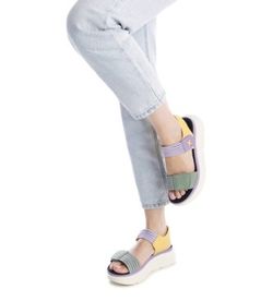 Sandalia plana multicolor Xti Lila