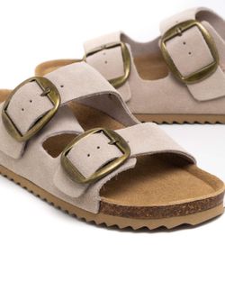 Sandalia plana serraje bio con hebillas Xti Beige