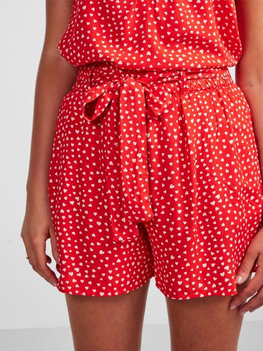 Shorts con estampado corazones y cinturón Pieces Red