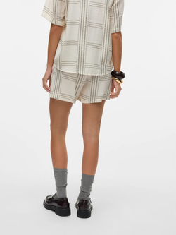Shorts con goma y cordón cuadros grandes Vero Moda Cloud Dancer