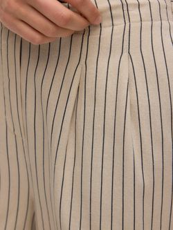 Shorts HW con goma con rayas diplomáticas Vero Moda Silver Lining / Anja Obsi