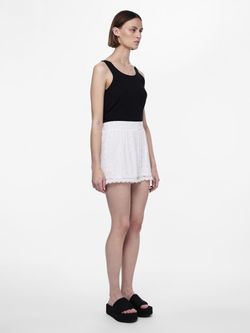 Shorts MW con encaje floral Pieces Cloud Dancer