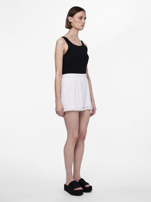 Shorts MW con encaje floral Pieces Cloud Dancer