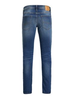 Stretchjeans mit 5 Taschen, getragen von Jack & Jones Blue Denim