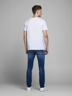 Stretchjeans mit 5 Taschen, getragen von Jack & Jones Blue Denim