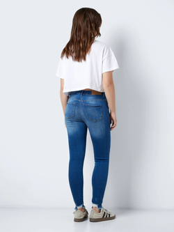 Tejano 5 bolsillos tobillero con rotos Noisy May Dark Blue