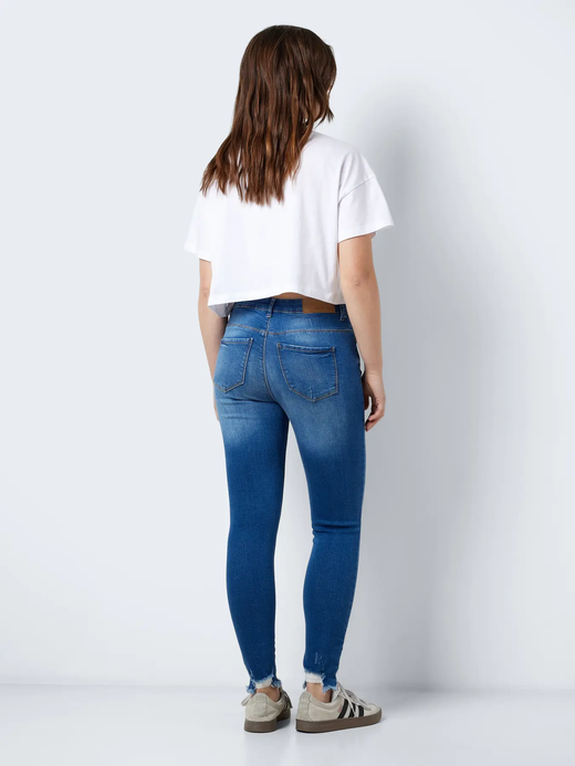 Tejano 5 bolsillos tobillero con rotos Noisy May Dark Blue