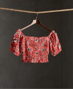 Top corto con estampado floral Superdry Red