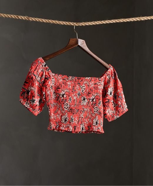 Top corto con estampado floral Superdry Red