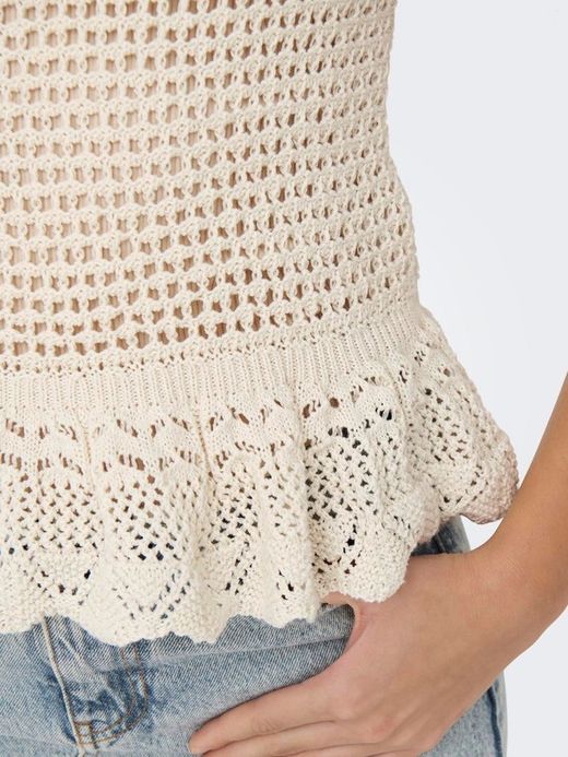 Top de punto corto de tirantes con volante Only Cloud Dancer