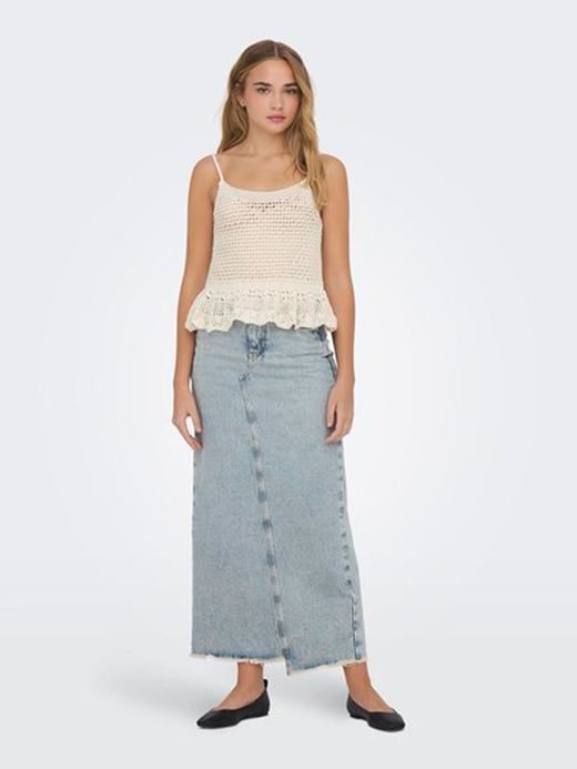 Top de punto corto de tirantes con volante Only Cloud Dancer