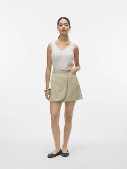 Top de punto de tirantes cuello pico Vero Moda Snow White