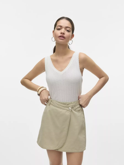 Top de punto de tirantes cuello pico Vero Moda Snow White