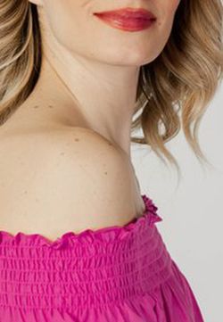 Vestido con calados palabra de honor Only Pink